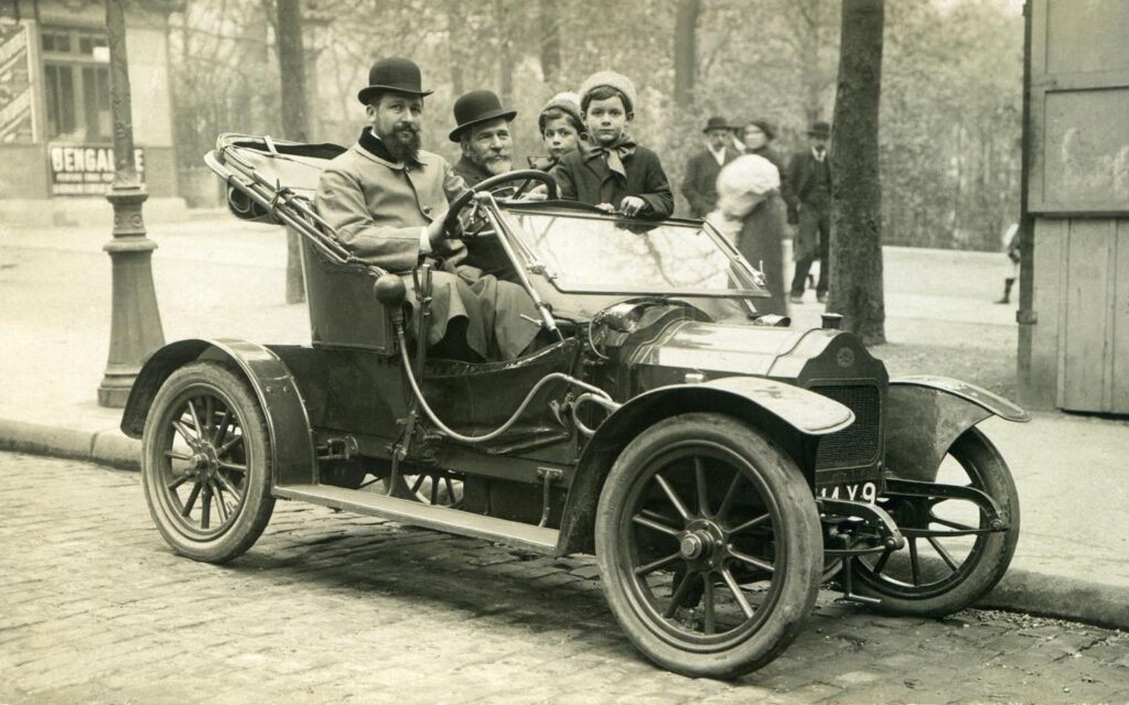 Auto d'epoca, foto in bianco e nero WikiImages